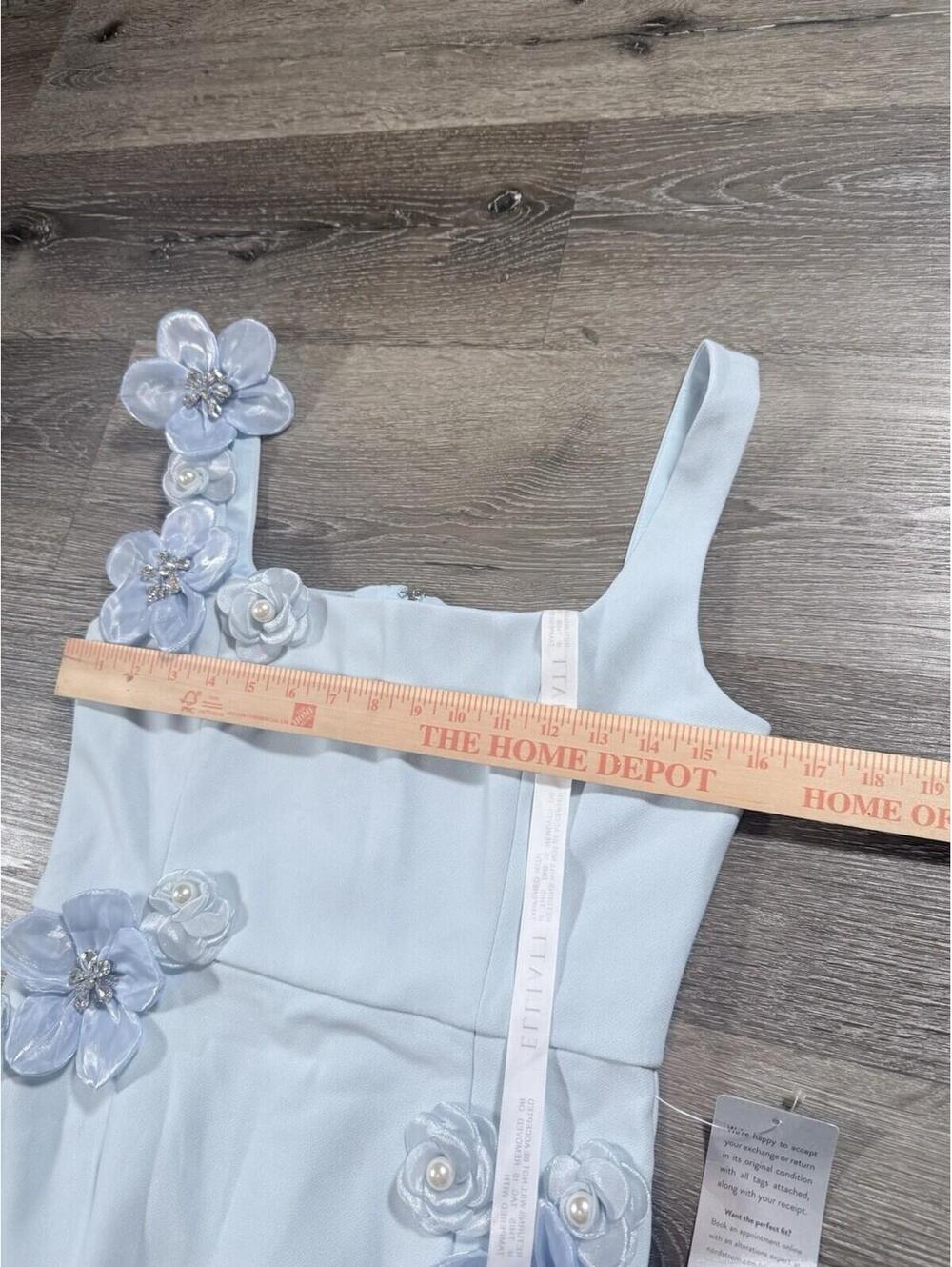 Elliatt Chantelle Dress Size Medium Light Blue 3d Applique Flower Cocktail NWT - Picture 5 of 8